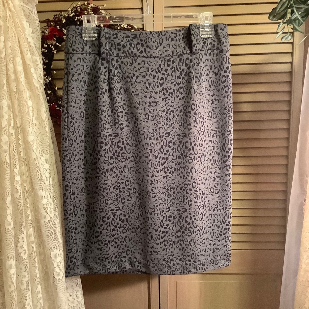 George knit Skirt 8 small Abstract grey and black print New